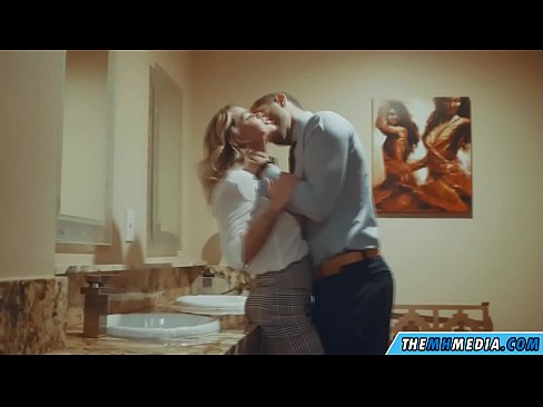 ❤️ Když vás na veřejných záchodcích svádí prsatá blondýna. ❤❌ Super sex u cs.sexvideosex.top ❌❤
